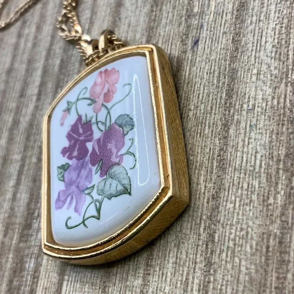 Avon Floral Purple Pink Gold Tone Porcelain Pendant Necklace